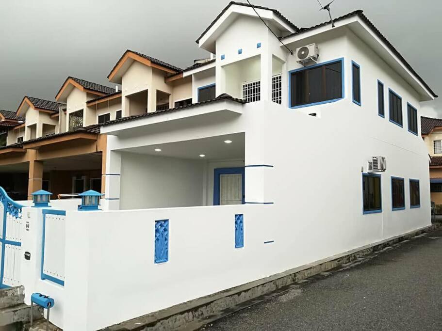 Santorini 4 Bedrooms Full Air Cond Entire By Grab A Ipoh
