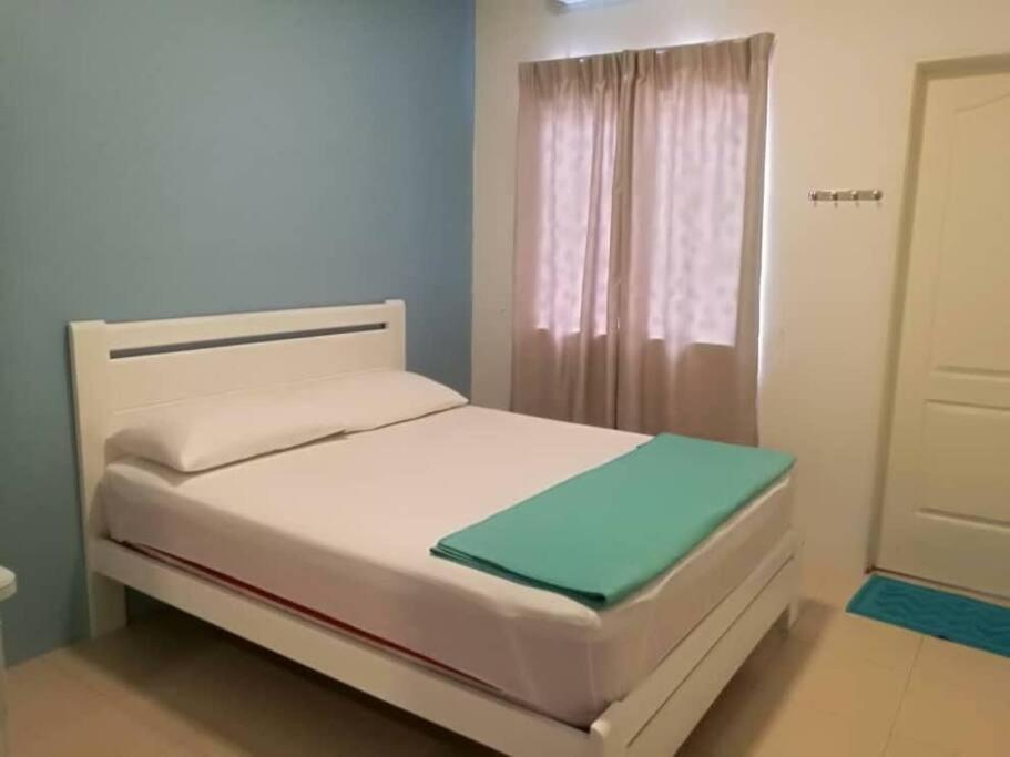 Santorini 4 Bedrooms Full Air Cond Entire By Grab A Holiday home Ipoh