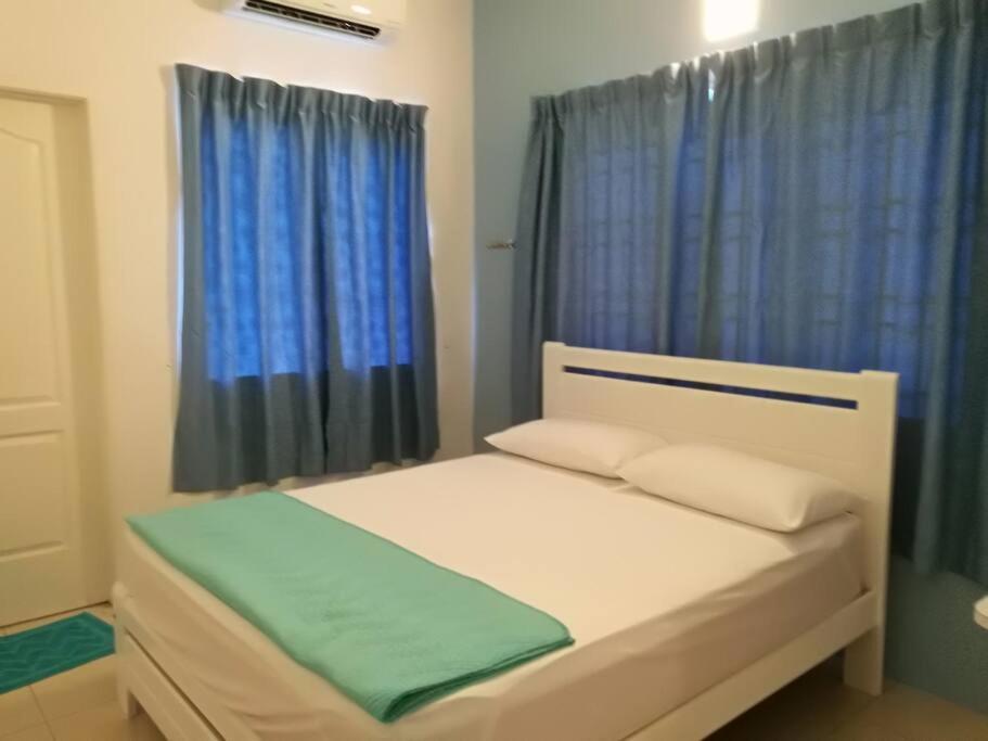 Santorini 4 Bedrooms Full Air Cond Entire By Grab A * Ipoh
